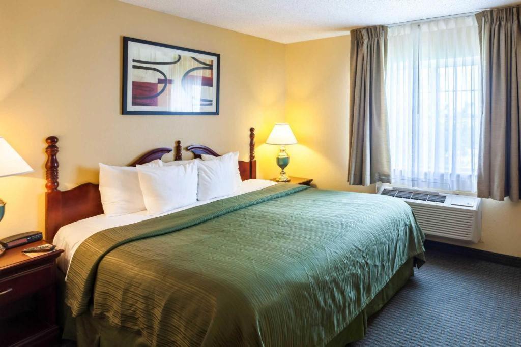Quality Inn & Suites Arbor Buitenkant foto