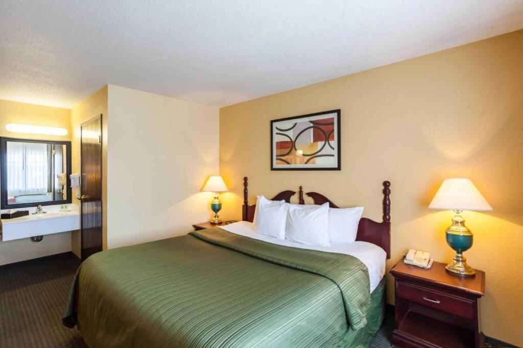 Quality Inn & Suites Arbor Buitenkant foto
