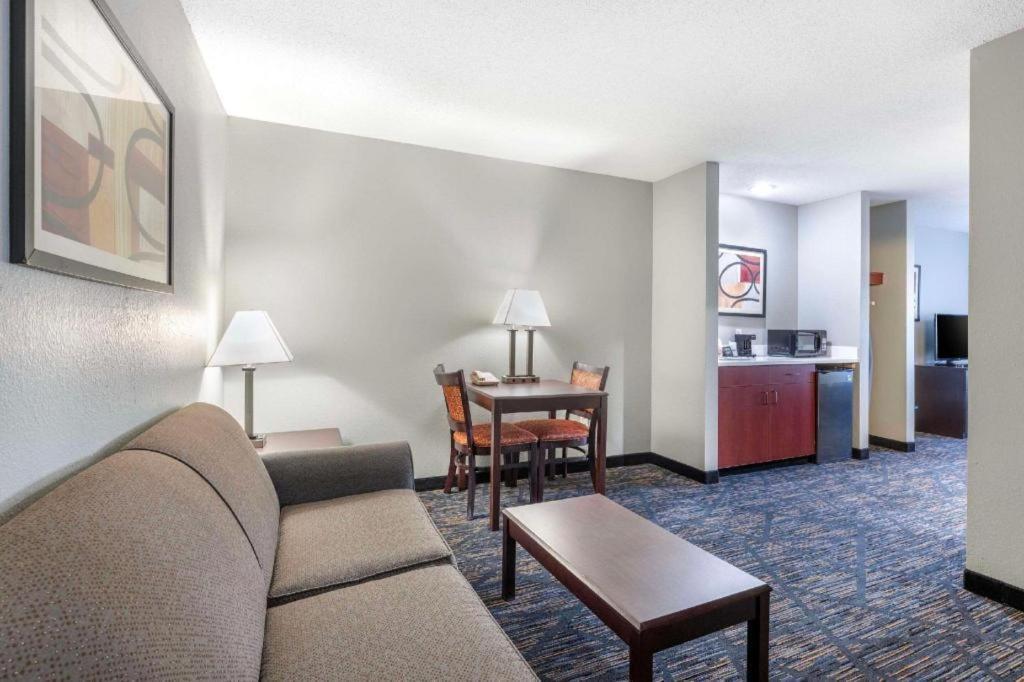 Quality Inn & Suites Arbor Buitenkant foto