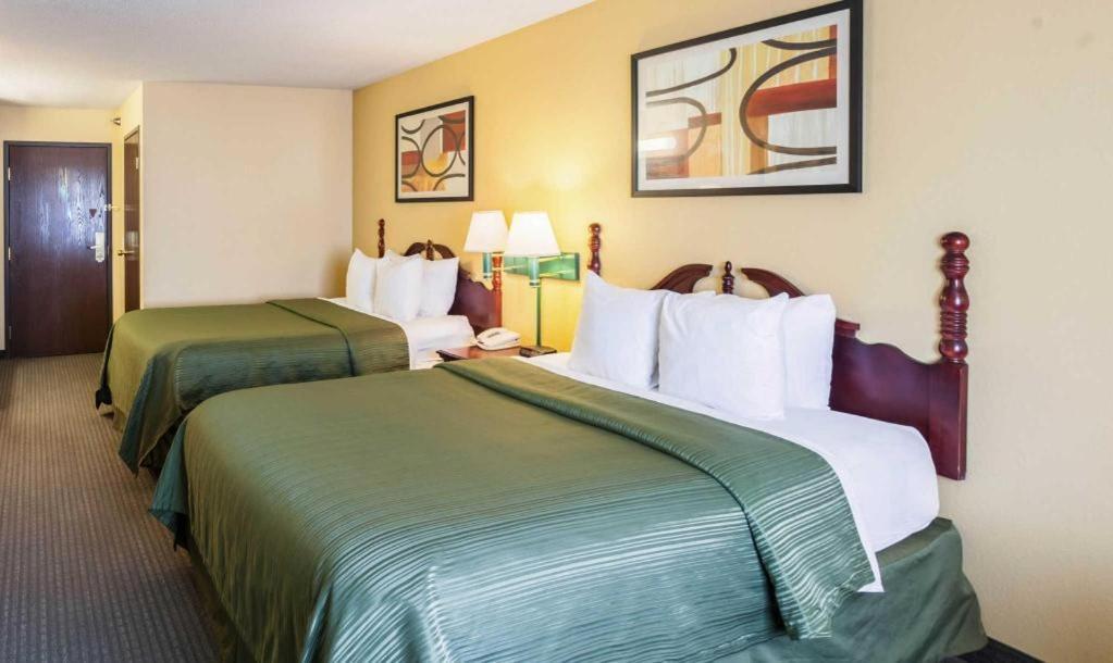 Quality Inn & Suites Arbor Buitenkant foto
