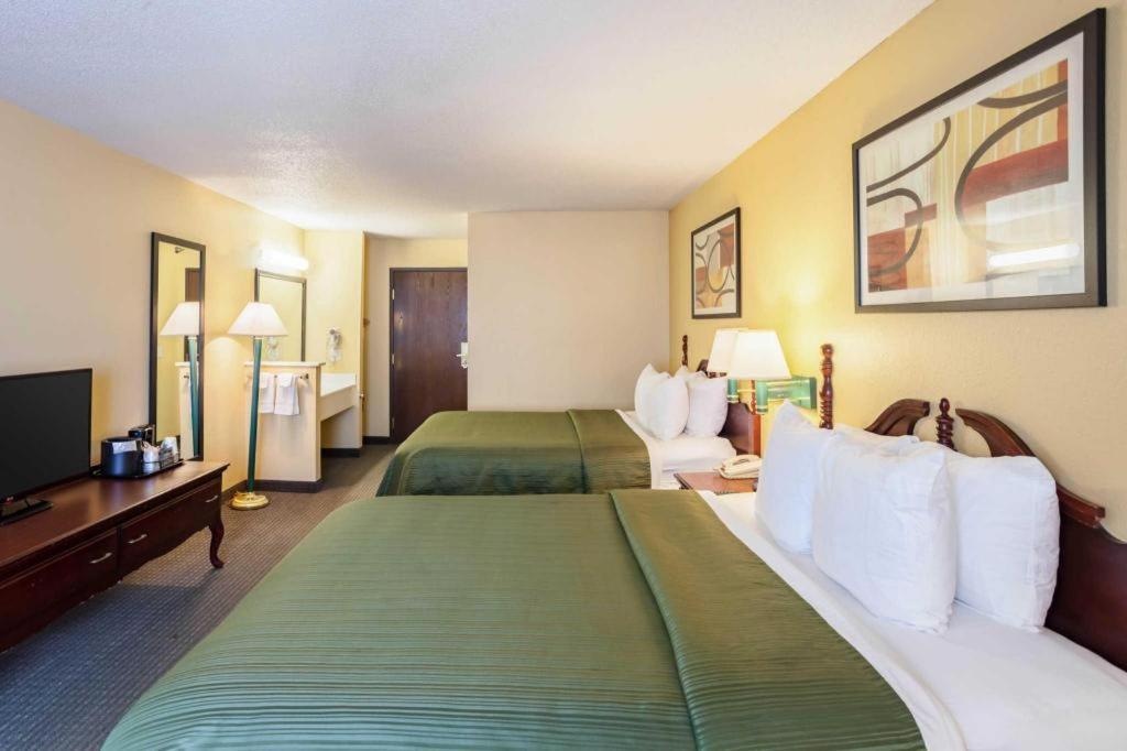 Quality Inn & Suites Arbor Buitenkant foto