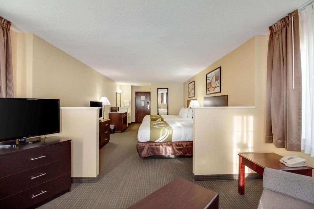Quality Inn & Suites Arbor Buitenkant foto