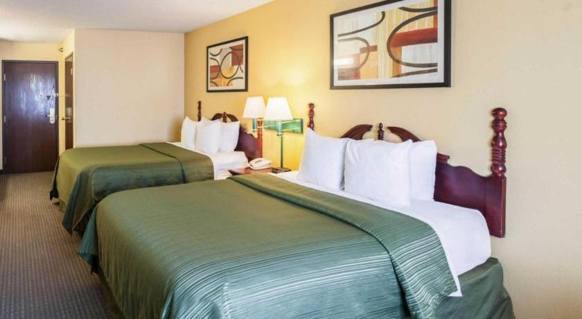 Quality Inn & Suites Arbor Buitenkant foto