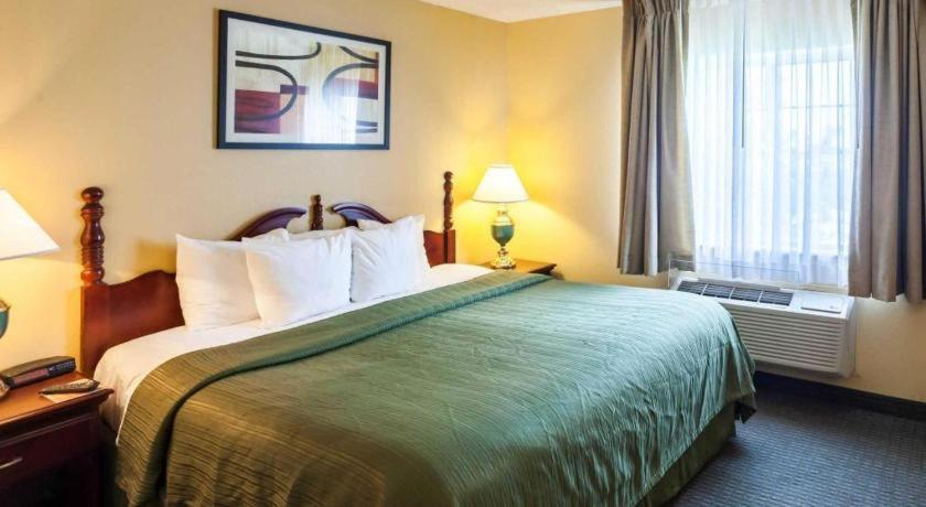 Quality Inn & Suites Arbor Buitenkant foto